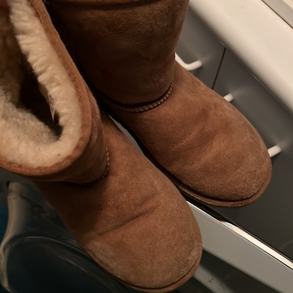 Uggs - Picture 3 of 3